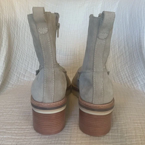 NWOT - Bernardo Sonja Leather Lug Boots - Picture 9 of 11